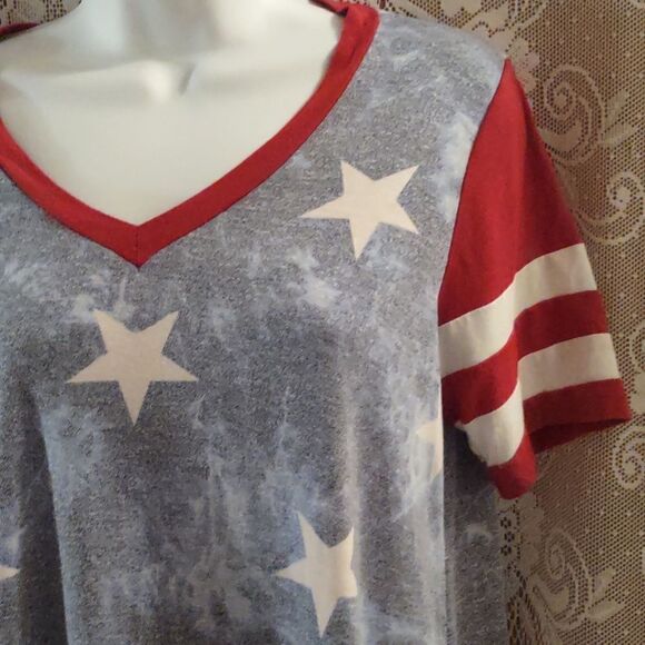 Hailey & Co Size S Stars and Stripes Short Sleeve V neck Top‎ - Picture 2 of 6